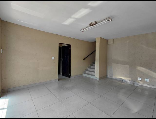 396M² WAREHOUSE TO LET IN POMONA